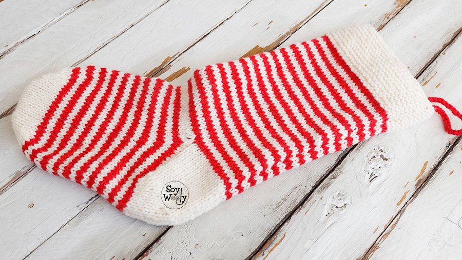 Patrón gratuito para tejer una Bota de Navidad en dos agujas, palillos, palitos, calceta, tricot. Soy Woolly