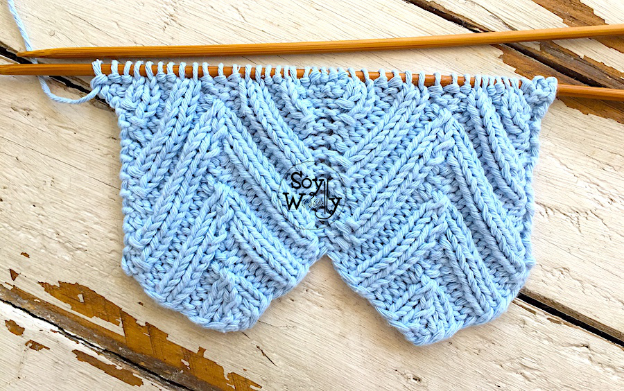 Punto Chevron Acanalado para tejer bufandas y mantas en dos agujas (no se enrosca). Soy Woolly.